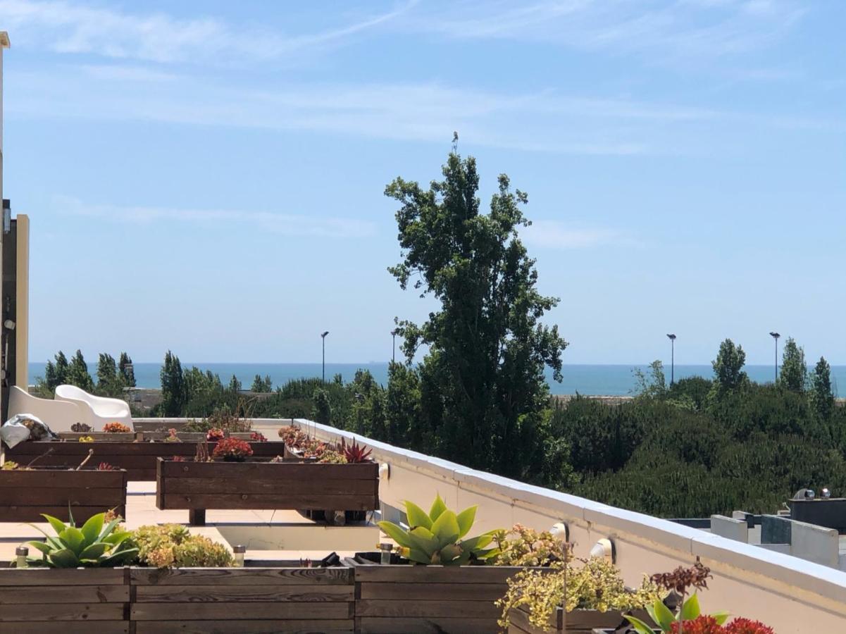 Beautiful Penthouse Apartment With Terrace - 4 Minute Walk To The Beach Tróia Exterior foto